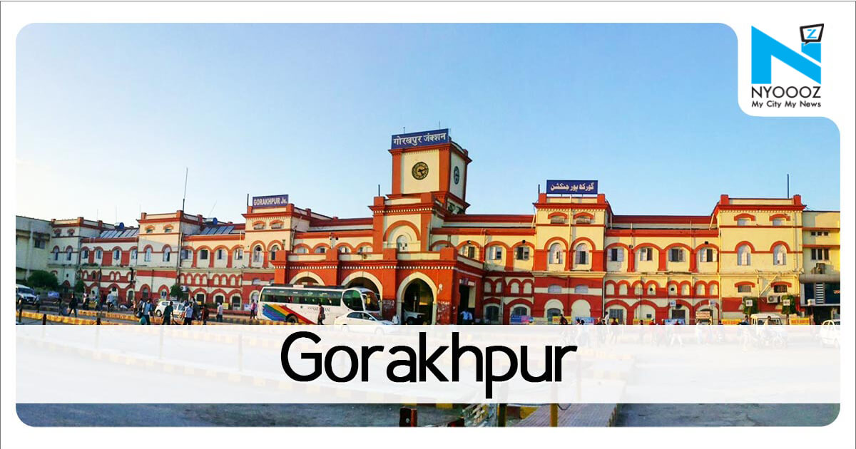 Gorakhpur Airport: गोरखपुर एयरपोर्ट पर बम की सूचना मिलते ही मच गया हड़कंप, संदिग्ध बैग देखते ही यात्रियों के फूल गए पैर और फिर...