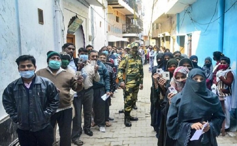 UP Election 2022: 164 ईवीएम दे गईं धोखा, फरीदपुर में घंटे भर रुका रहा मतदान