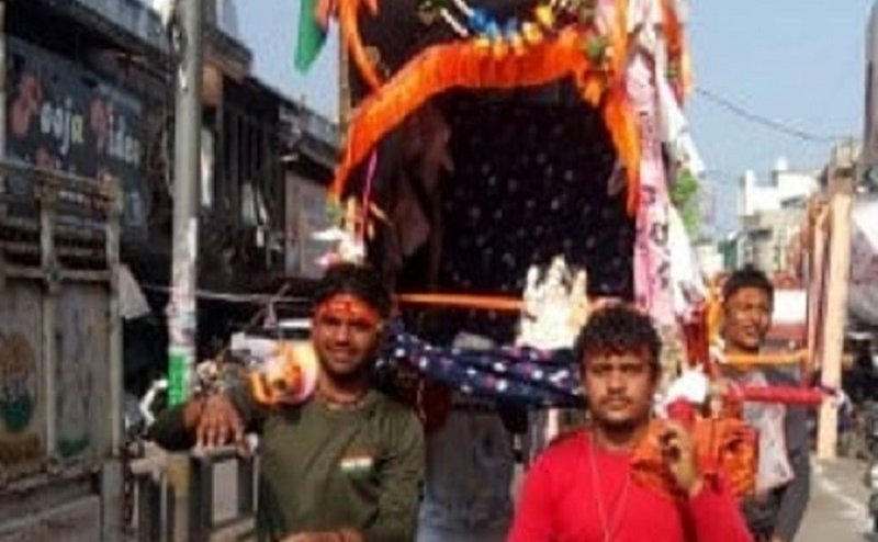 महाशिवरात्रि पर जलाभिषेक के लिए गंगाघाट पर कांवडियों ने भरी कांवड
