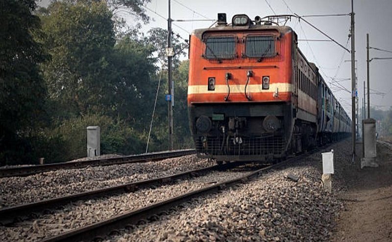हरिद्वार, गाजीपुर डीएमयू समेत कई ट्रेनें फिर से पटरी पर 