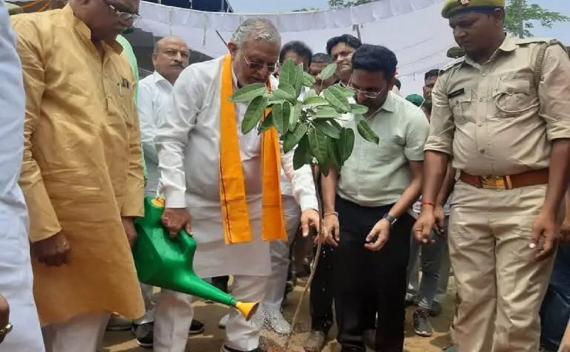 मंत्री सुरेश कुमार खन्ना ने मेरठ में वृक्षारोपण अभियान का किया शुभारंभ, बोले- वृक्ष जीवन के लिए प्राण वायु के उत्पादक