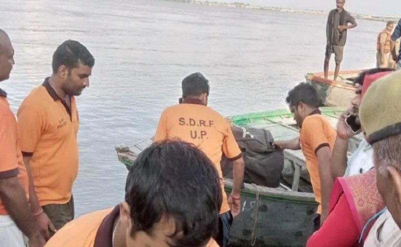 गंगा स्नान करते हुए नदी में डूबे छह लोग, गोताखोरों को मिली एक युवक की लाश, एसडीआरएफ कर रही बाकियों की तलाश 