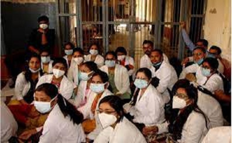 आईएमएस बीएचयू में मेडिकल छात्रों ने किया हंगामा, आयुर्वेद संकाय में स्नातकोत्तर की सीट बढ़ाने की हो रही मांग