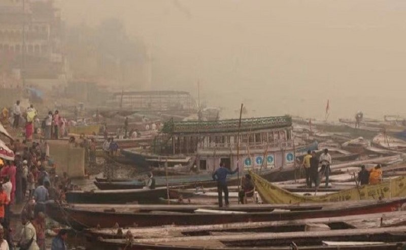 दिवाली के बाद यूपी के कई शहर बने गैस चेंबर, क्लाइमेट एजेंडा के अनुसार 6 गुणा ज्यादा प्रदूषित हुई है वाराणसी की हवा