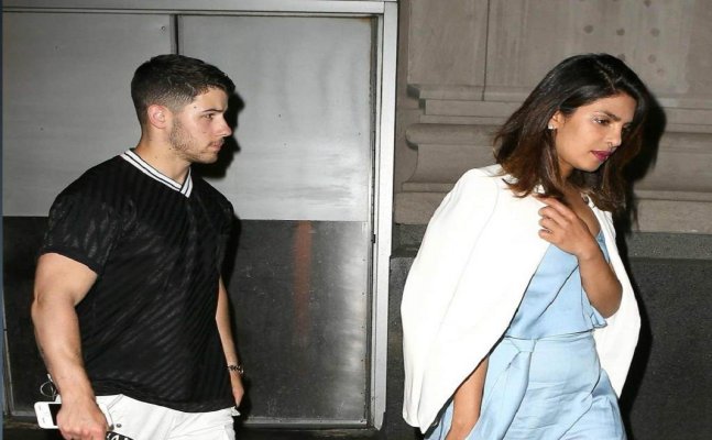 Latest pics: Priyanka Chopra-Nick Jonas roam in New York streets together