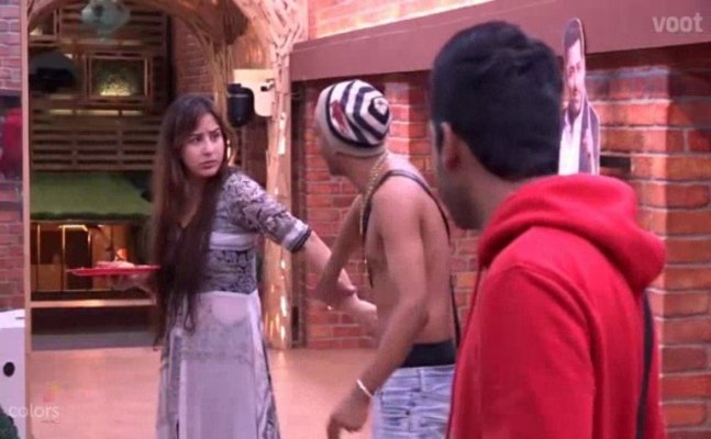Disgusting! Akash Dadlani forcibly kisses Shilpa Shinde
