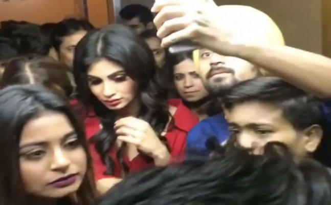 Mouni Roy mobbed by fans, Aamir Ali comes to rescue