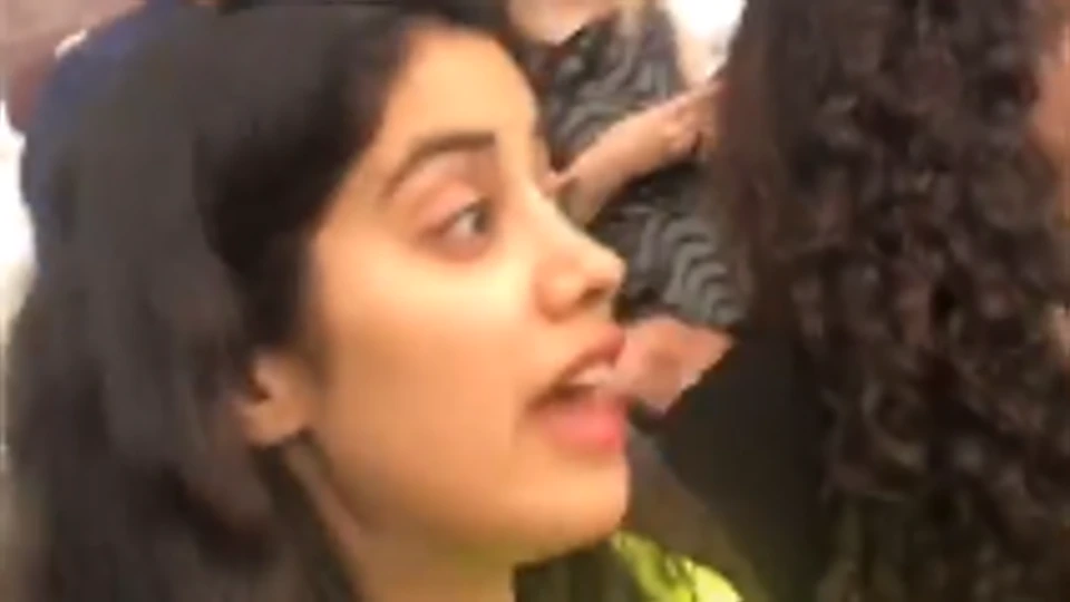 Janhvi Kapoor is about to cry in London, see why