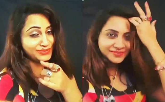 Arshi Khan's latest India-Pak video goes VIRAL