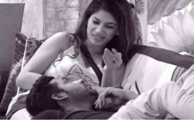 BB 11: Puneesh Sharma SMOOCHES Bandgi again