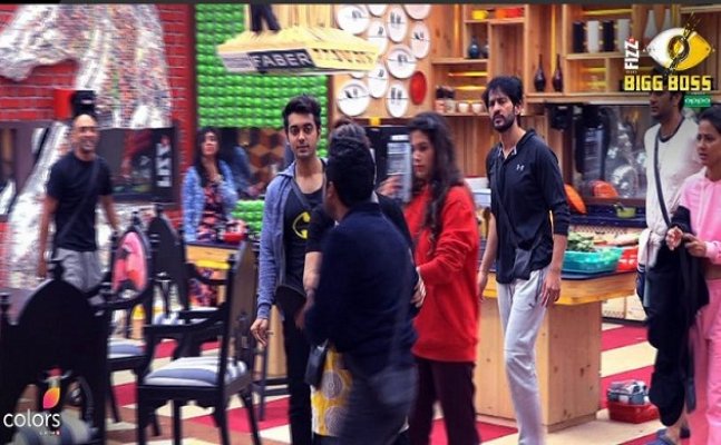 Bigg Boss 11 preview: Hiten Tejwani and Vikas Gupta's coffee gets stolen 