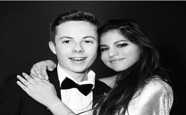 Suhana Khan's picture with a handsome young man goes viral!