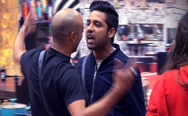 Ew! Did Puneesh SPIT on Akash during task?