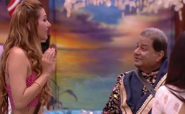 Bigg Boss 12: Anup Jalota’s girlfriend Jasleen Matharu refuses to share bed with him