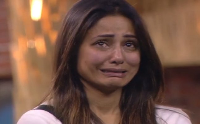 Bigg Boss 11 update: Hina Khan cries in the pool 