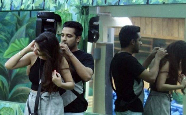 Bigg Boss 11 Ep 26: Puneesh-Bandagi caught DIRTY TALKING