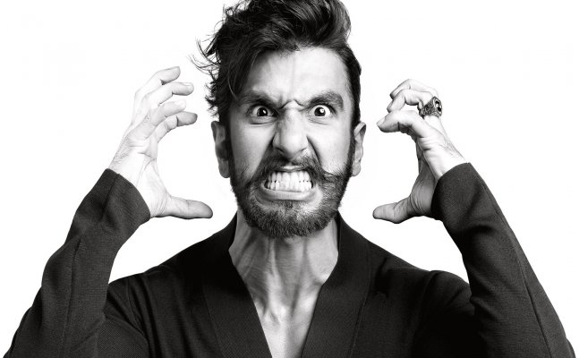 WATCH: After Anushka, Ranveer Singh shouts at a person in car