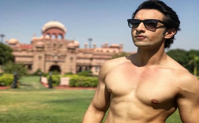 Ruchit Suchanti of Rishta Likhenge Hum Naya suffers MAJOR wardrobe malfunction