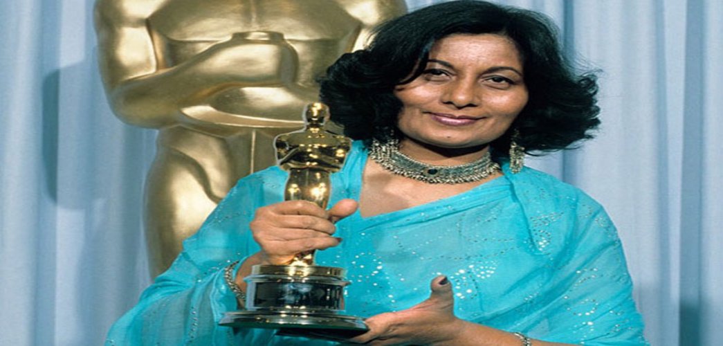 Bhanu Athaiya won Oscar award for costume design in movie Gandhi