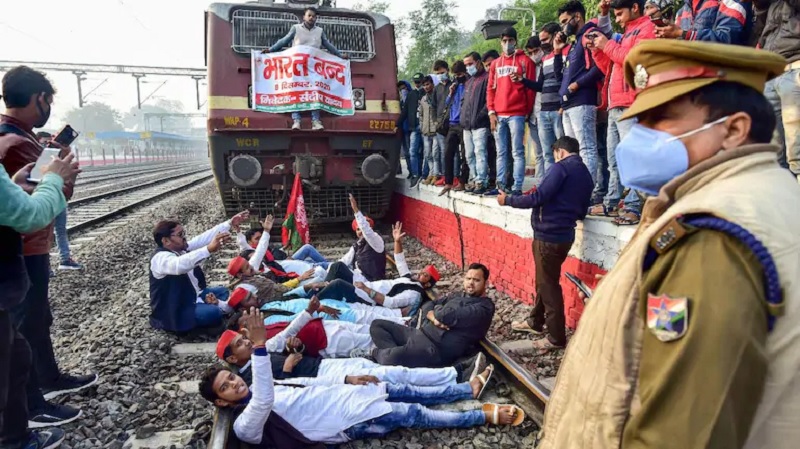 Bharat Bandh: Trains cancelled, roads blocked, Delhi borders closed as nation observes shutdown