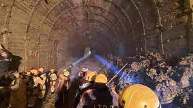 Rescue teams dig out slush from Tapovan tunnel, search for trapped people