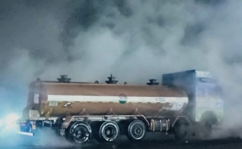 Massive acid leakage from a truck in Odisha, National highway traffic stuck