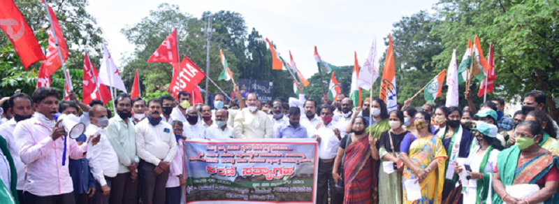 Organisations hold protest, raise slogans against agricultural bill