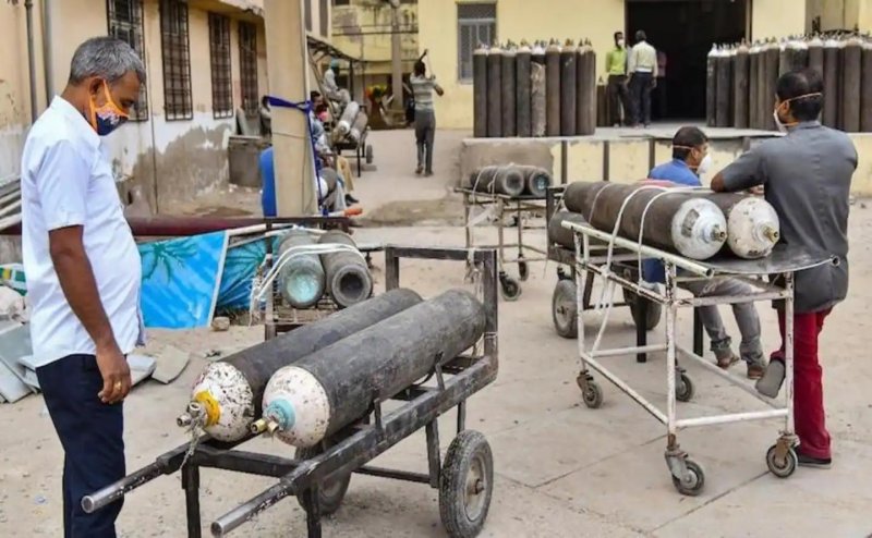 Agra: FIR to be registered against hospitals for forcing patients to arrange oxygen cylinders