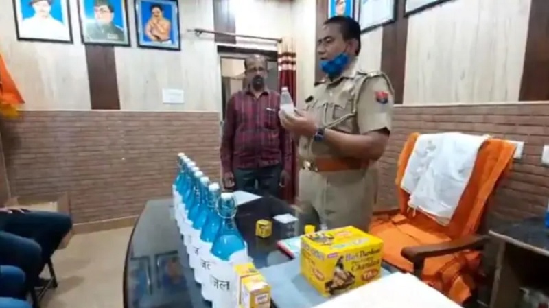 UP cop replaces sanitiser with Gangajal, smears chandan paste on people visiting police station