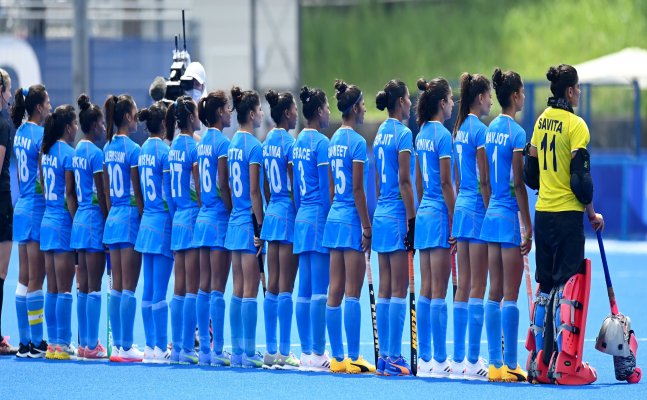  Indian women's hockey team loses  1 - 2  to Argentina in SF, bronze medal hopes still intact
