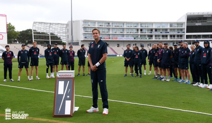 Stuart Broad awarded with a silver stump for taking 500 Test wickets 
