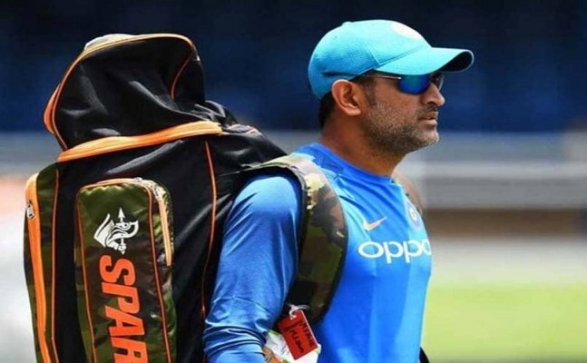 Former England cricketer David Lloyd trolled for laughing at Dhoni's decision to train with army