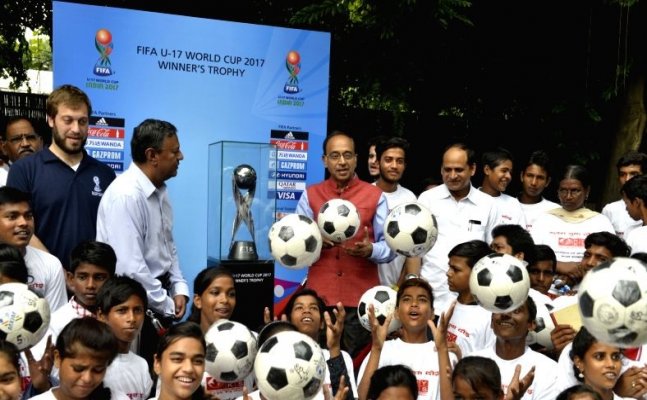 Vijay Goel provide glimpse of FIFA U-17 WC trophy to slum children 
